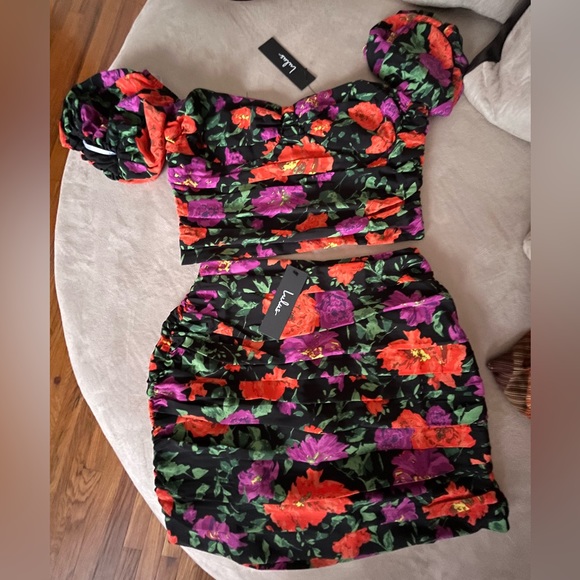 🆕 Lulus floral print 2-piece strapless crop top and skirt set. Top S/Skirt XS - Picture 2 of 7